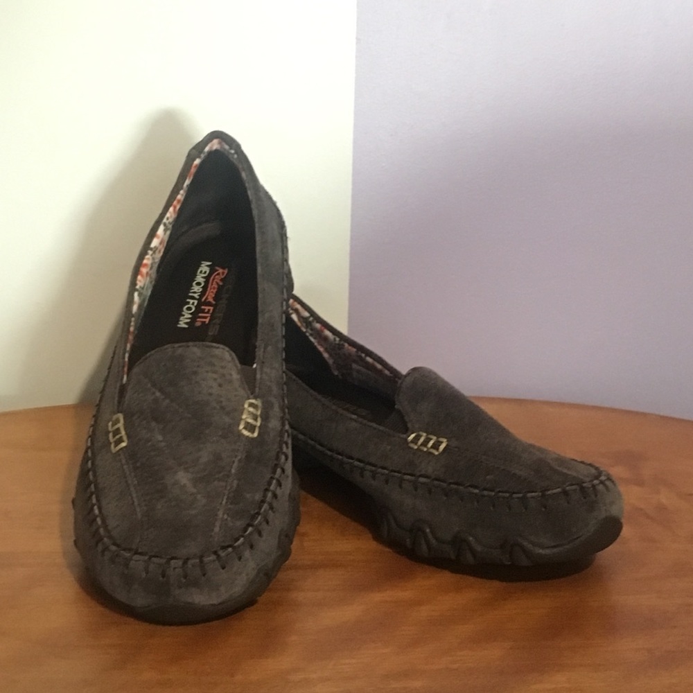 Sketchers Relaxed Fit Memory Foam Brown Womens 6.5 - image 1